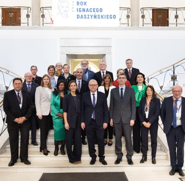 55204722768_1ef75592a6_4k