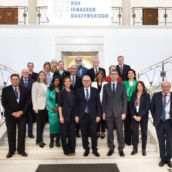 55204722768_1ef75592a6_4k